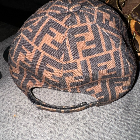 Used authentic fendi hat - Picture 1 of 3